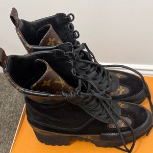 LOUIS VUITTON Laureate Desert Boot Monogram Lace-Up Combat Boots size 38.5